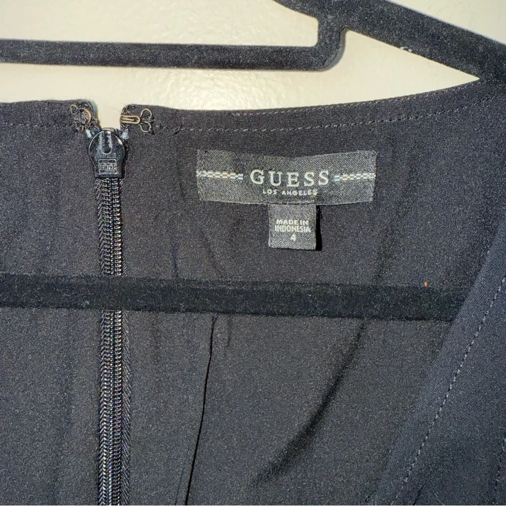Guess courtney button
